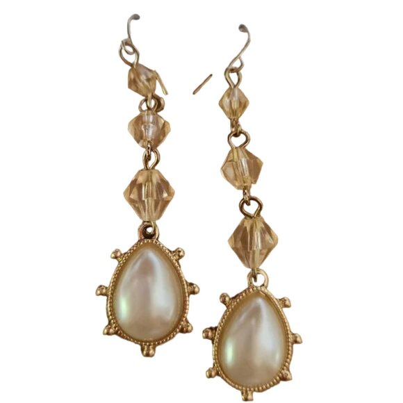 BaubleBar Jewelry - NWOT Fashion Dangly Pearl Baublebar Earrings, lightweight